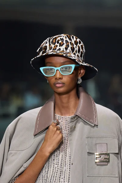 Look 5